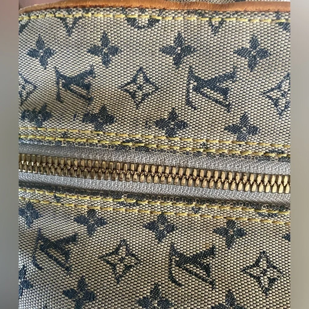 Authentic Louis Vuitton Marie in excellent condition. A condition